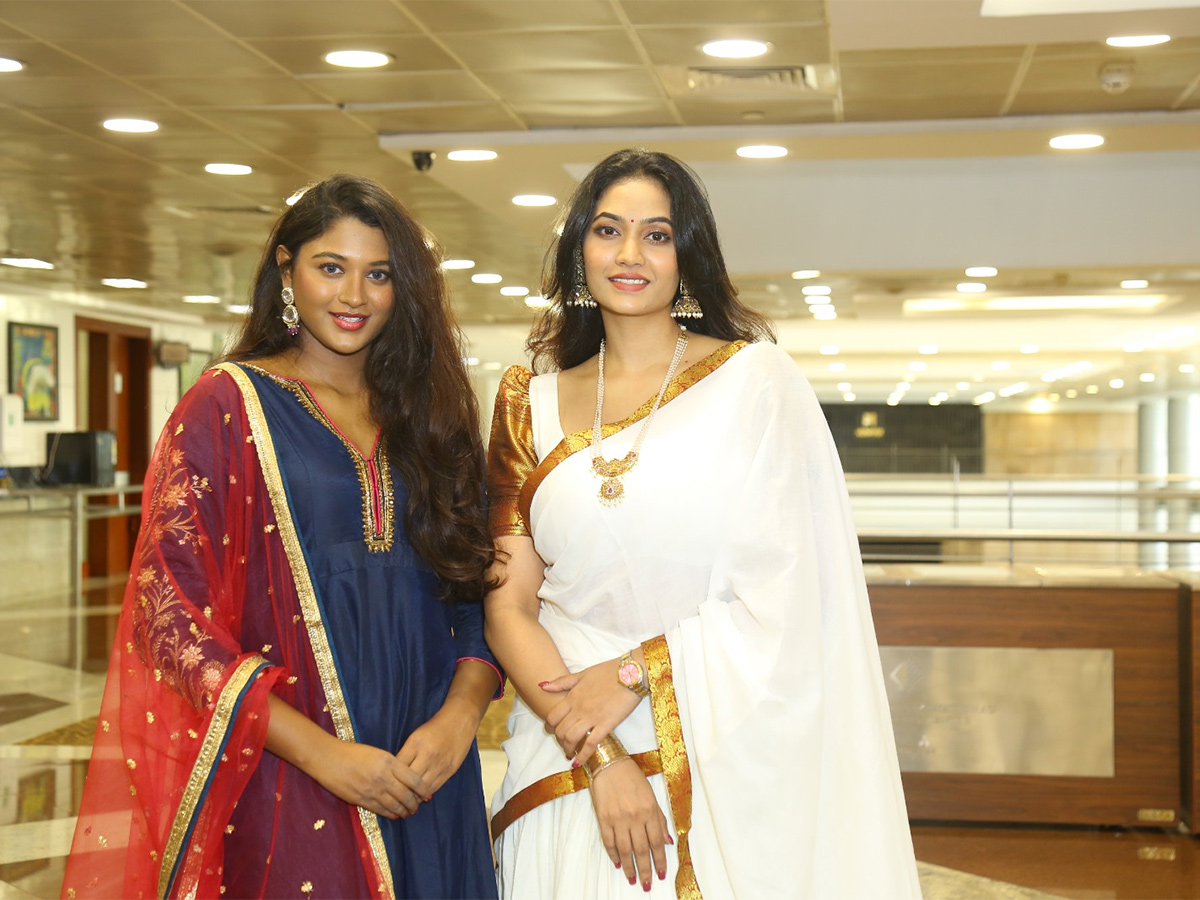 Celebrity Dandiya Nights Season 9 Photos6