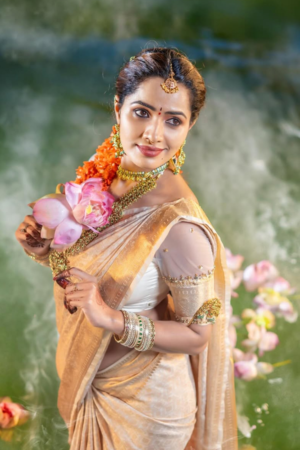 Navratri looks inspired from celebrities Photos16