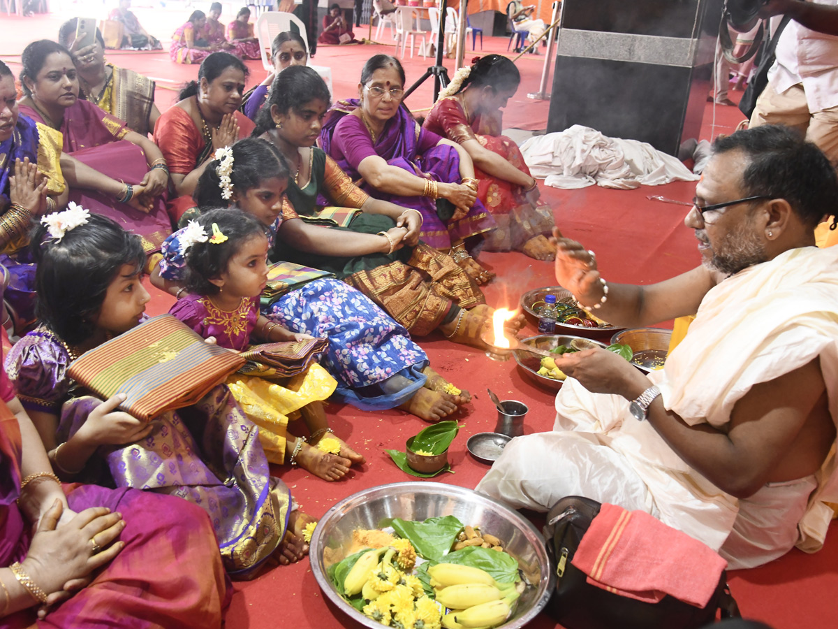 Sri Gayatri Devi Alankaram Day 2 : Huge Devotees Rush In Vijayawada Kanaka Durga Temple Photos23