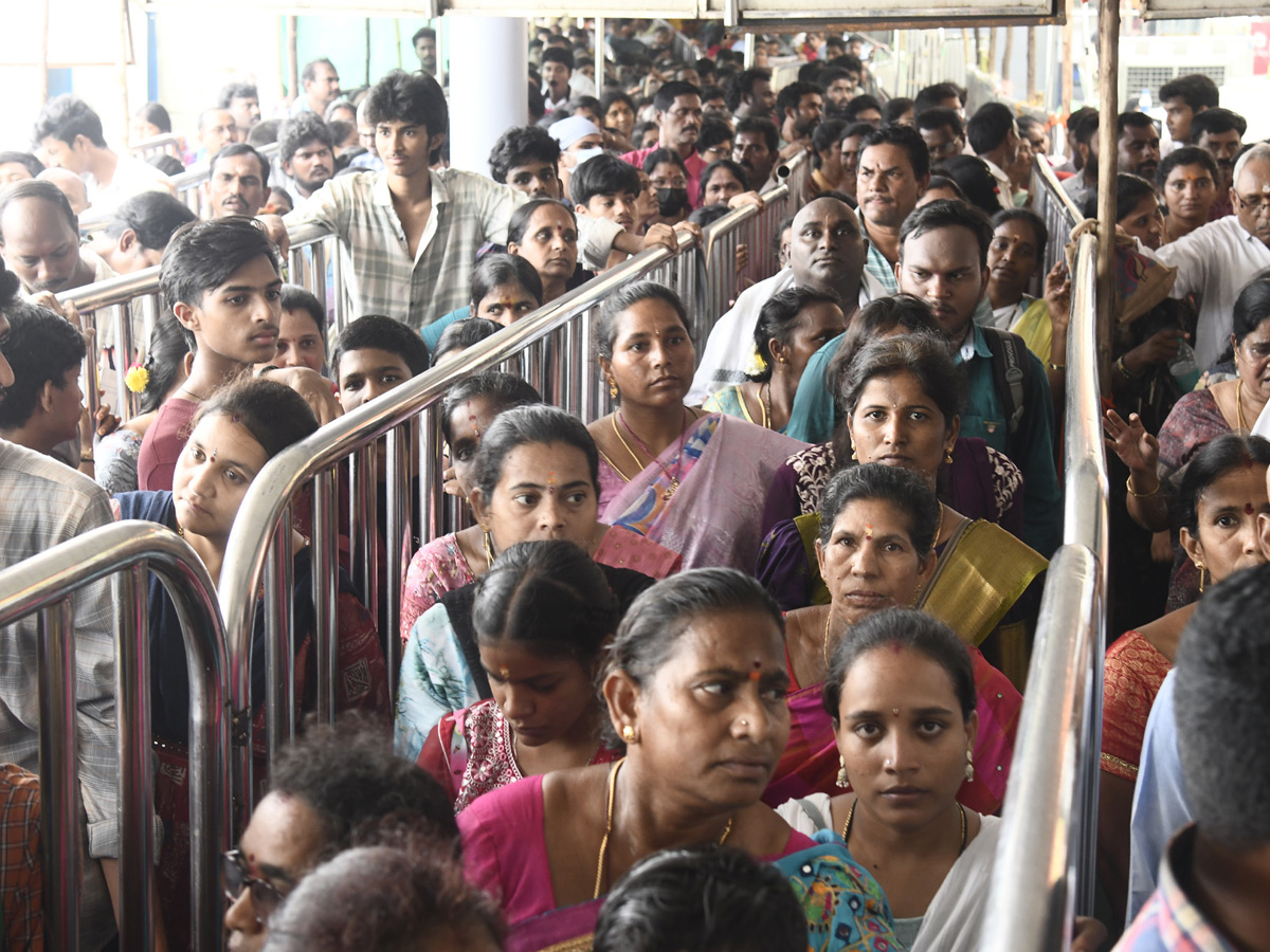 Sri Gayatri Devi Alankaram Day 2 : Huge Devotees Rush In Vijayawada Kanaka Durga Temple Photos25