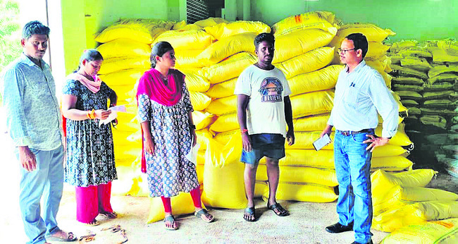 బాలత్రిపుర సుందరీదేవిగా అమ్మవారు
2
