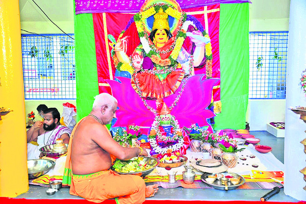 బాలత్రిపుర సుందరీదేవిగా అమ్మవారు
1