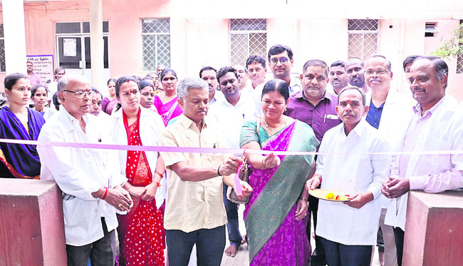 నల్లబ్యాడ్జీలతో నిరసన
1