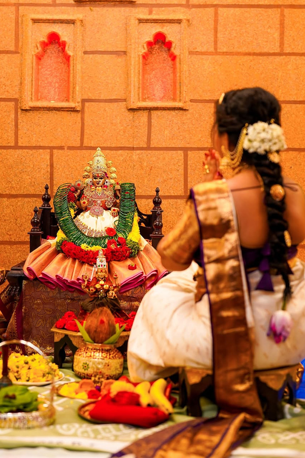 Anchor lasyamanjunath Navarathri 1st Day Look Photos15