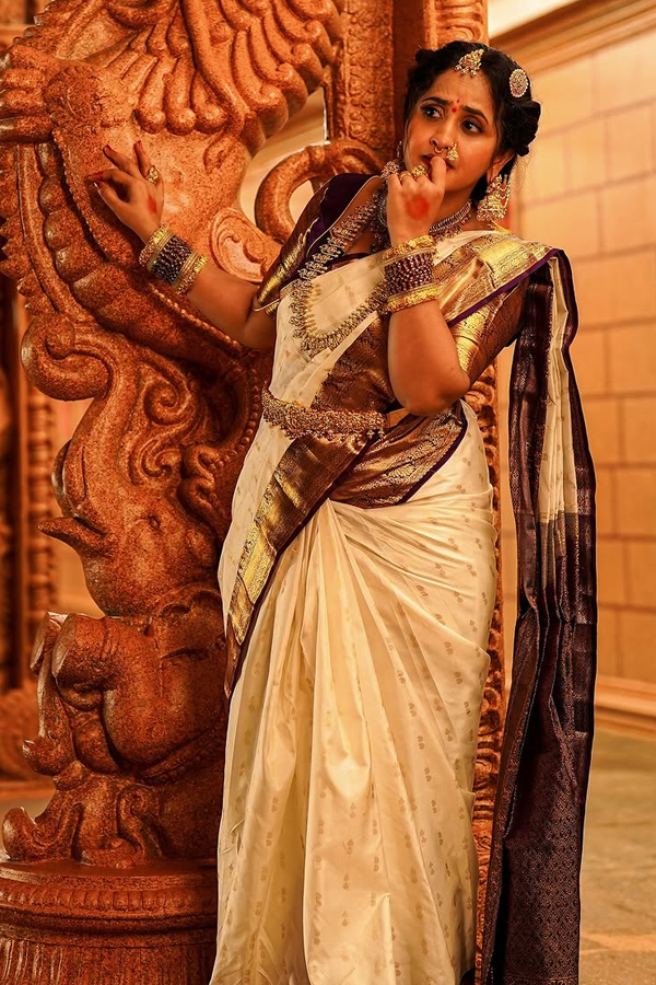 Anchor lasyamanjunath Navarathri 1st Day Look Photos7