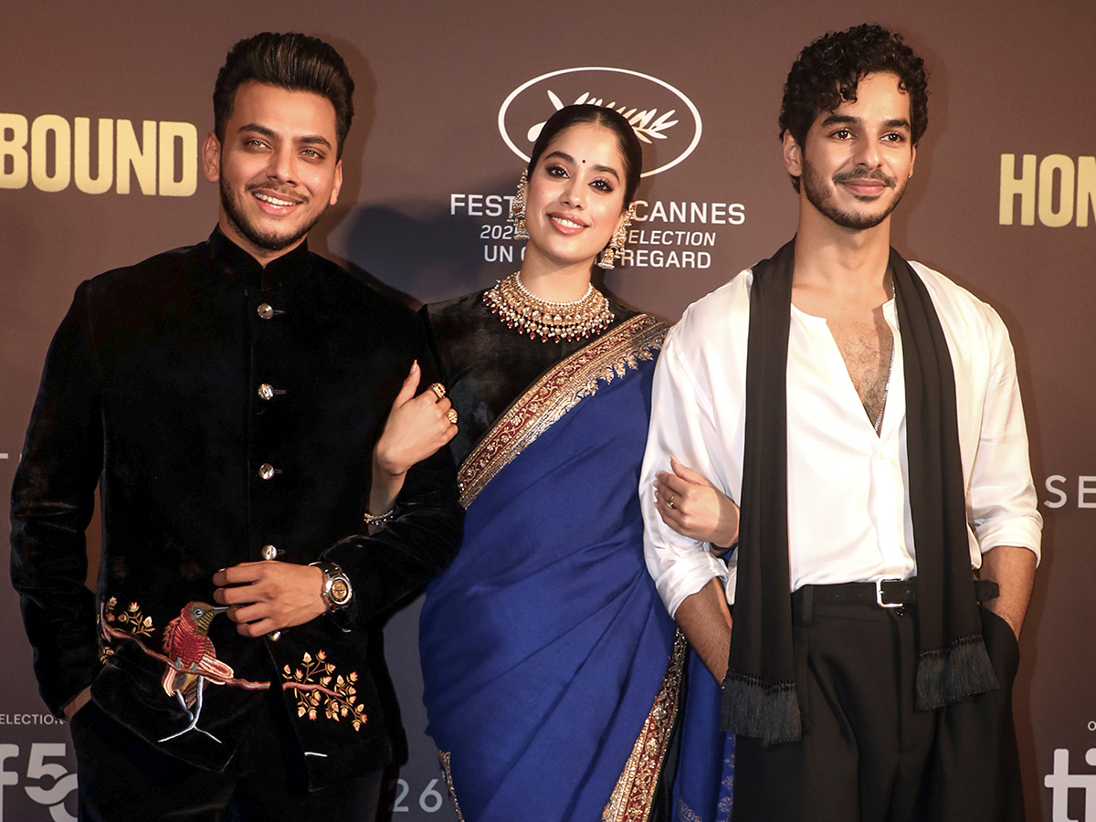 Janhvi Kapoor poses for photos during the premiere of the film Homebound22