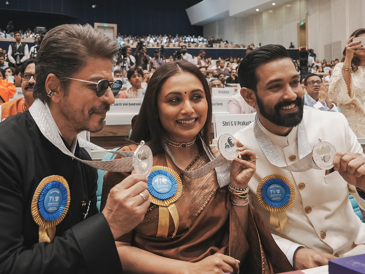 Shah Rukh Khan and Rani Mukerji during the 71st National Film Awards Ceremony 5