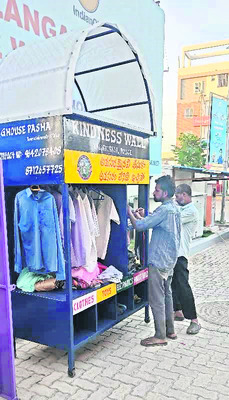 సమాజ సేవలో పోలీస్ 3