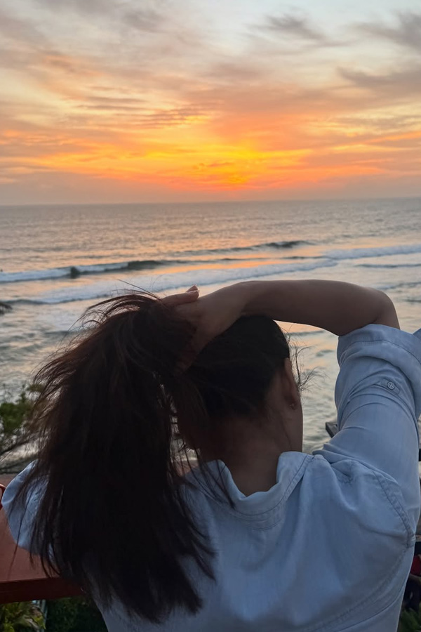 Anchor Rashmi Gautam Enjoying In Beach Photos3