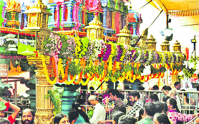 దుర్గమ్మ సన్నిధిలో జర్నలిస్టుల ఆందోళన 2