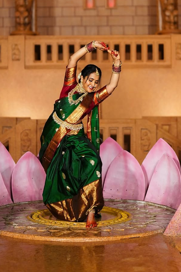 Festive vibes: Stars In beautiful Attire Photos16
