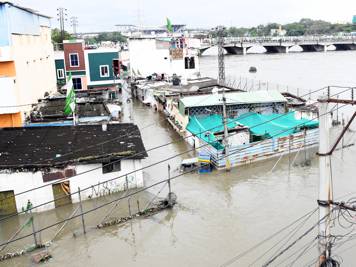 Heavy Flood Water Flow in Musi River due to Rains Photos12