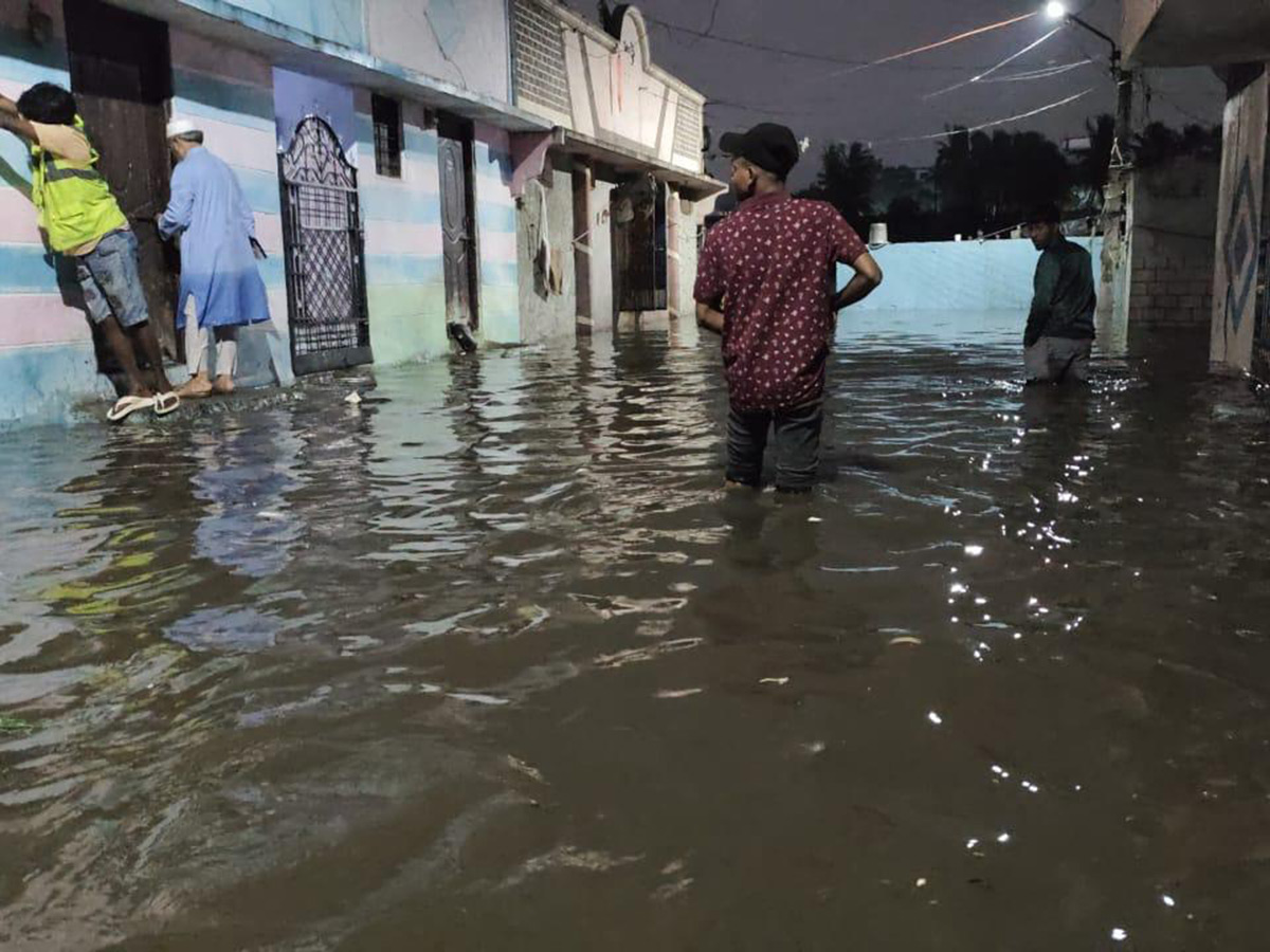 Heavy Flood Water Flows At Musi River In Hyderabad5