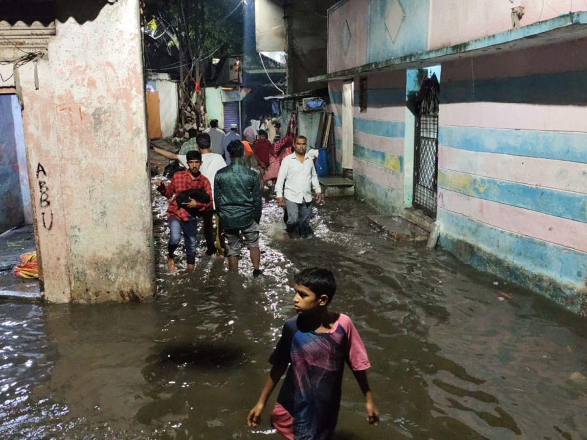 Heavy Flood Water Flows At Musi River In Hyderabad8