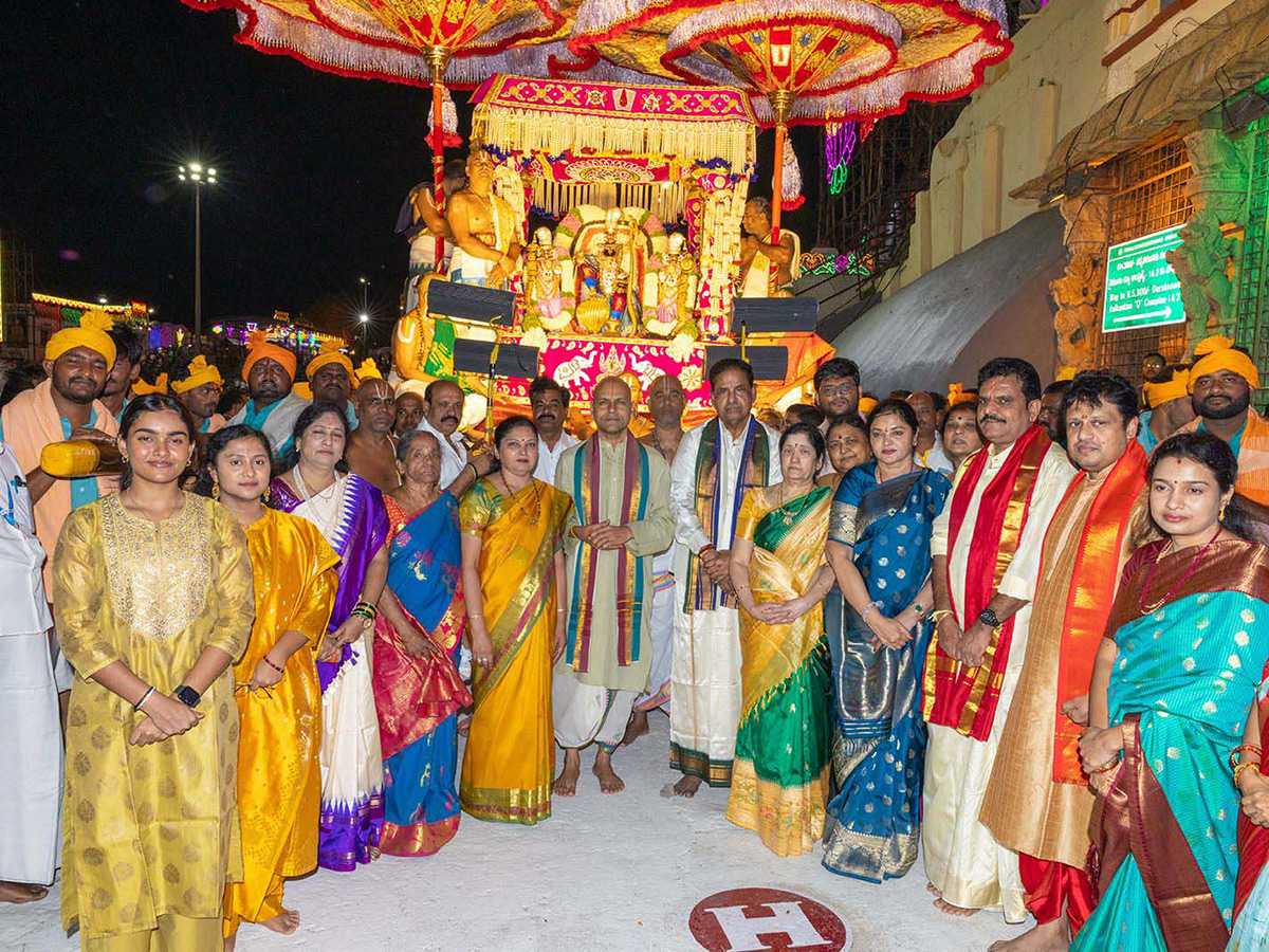 Srivari Brahmotsavam Muthyapu Pandiri Vahanam Photos2