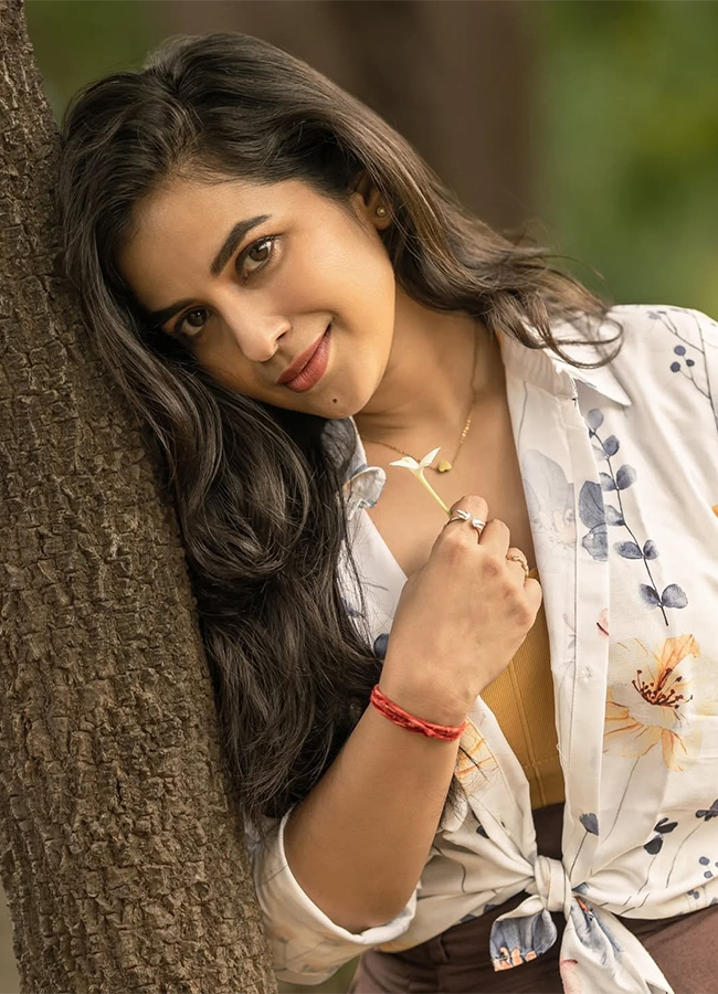 Tollywood Actress Komalee Prasad HD Latest Photos15