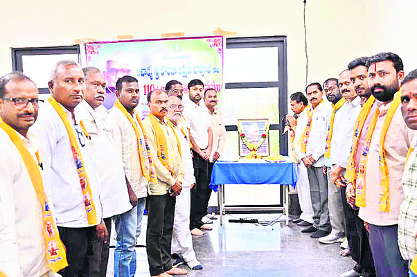 కొండా లక్ష్మణ్ బాపూజీకి ఘననివాళి
2