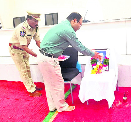లక్ష్మణ్ బాపూజీ ఆశయాలను సాధించాలి
1