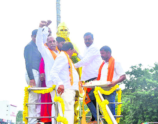 లక్ష్మణ్ బాపూజీ సేవలు చిరస్మరణీయం 1