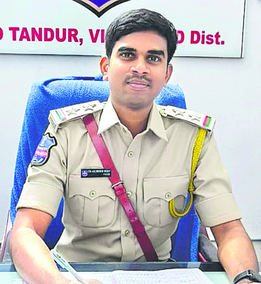 గ్రూప్–1 ఉద్యోగిగా తాండూర్ ఎకై ్సజ్ సీఐ 2