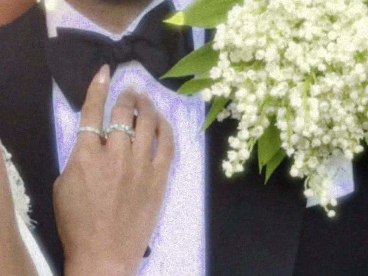 Pop singer Selena marries boyfriend (Photos)11
