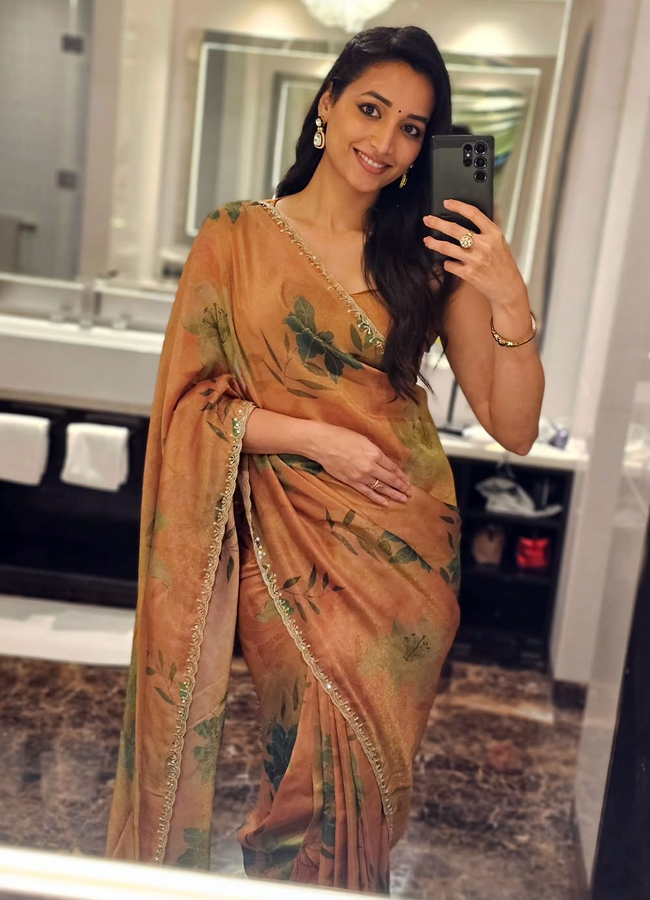 Srinidhi Shetty's 'Telusu Kada' movie shooting memories (Photos)15