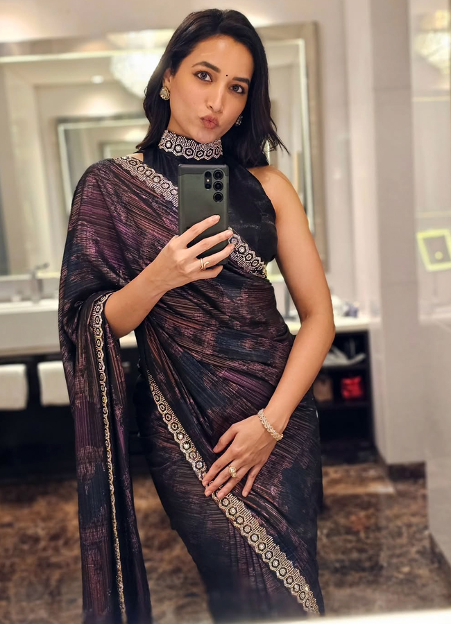 Srinidhi Shetty's 'Telusu Kada' movie shooting memories (Photos)4