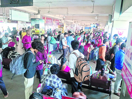 కాంప్లెక్స్ కిటకిట1
