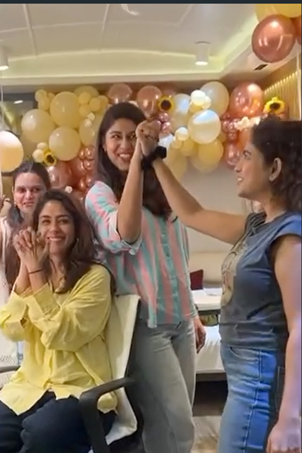 Actress Mrunal Thakur Remembers August Memories Photos2