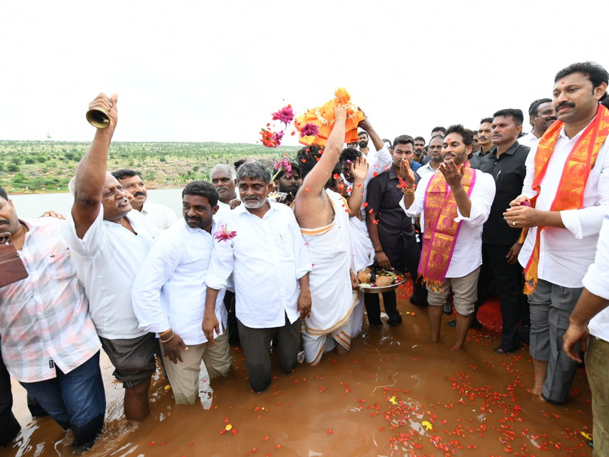 ys jagan jala Harathi Ambakapalli lake Photos5