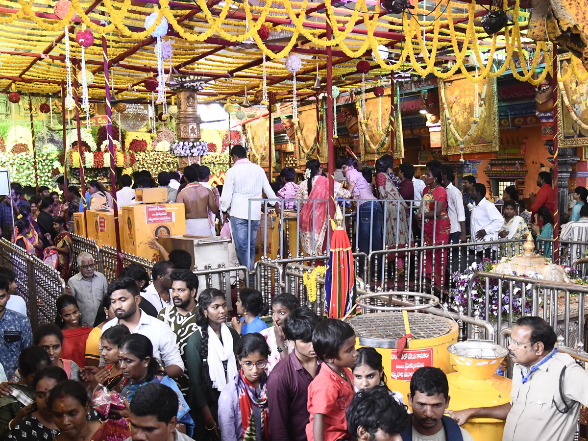 Mahishasura Mardini Alankaram Day 9 In Vijayawada Dasara Navaratri 2025 Photos13