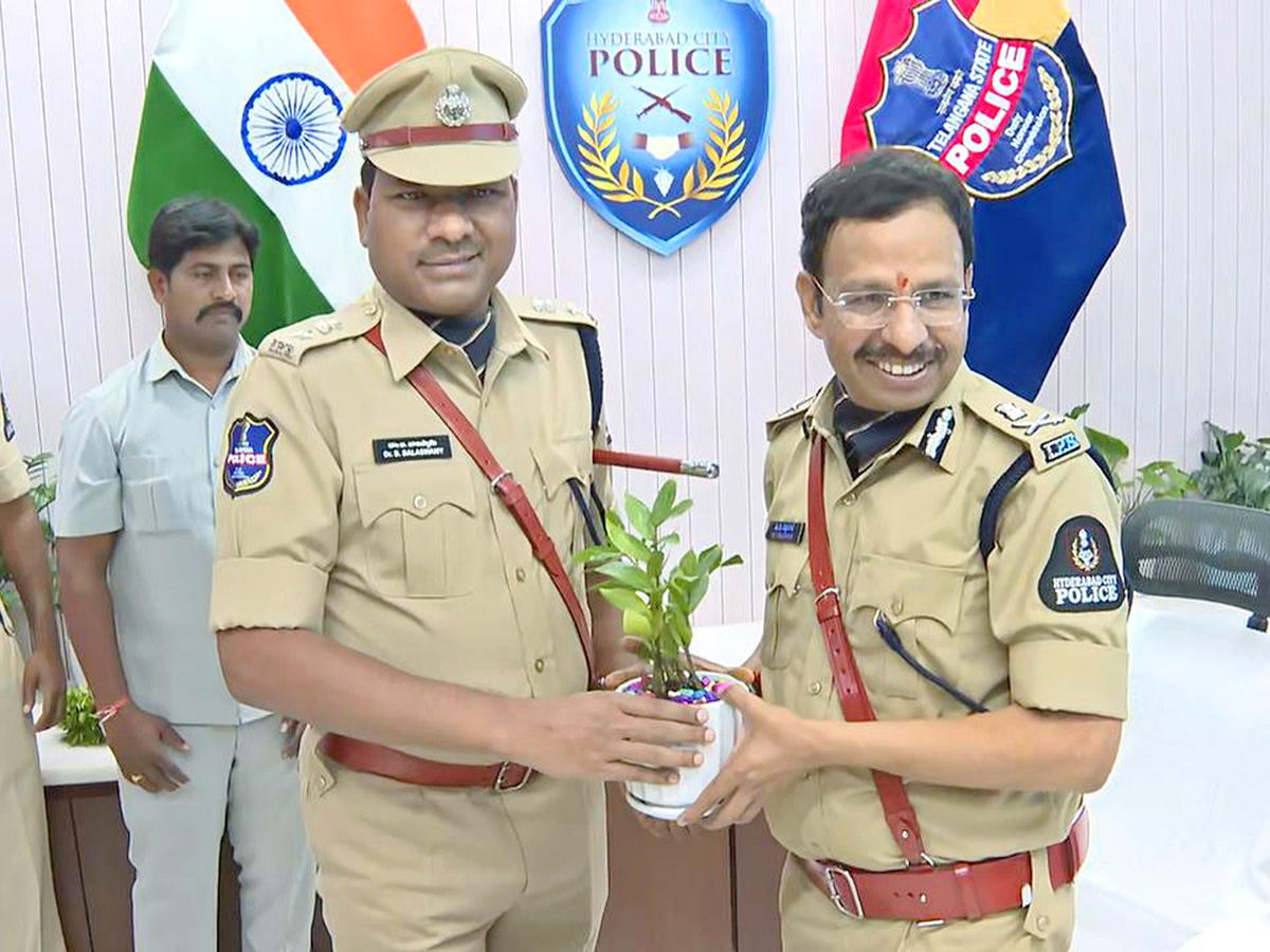 VC Sajjanar Takes Charge As Hyderabad Police Commissioner Photos8