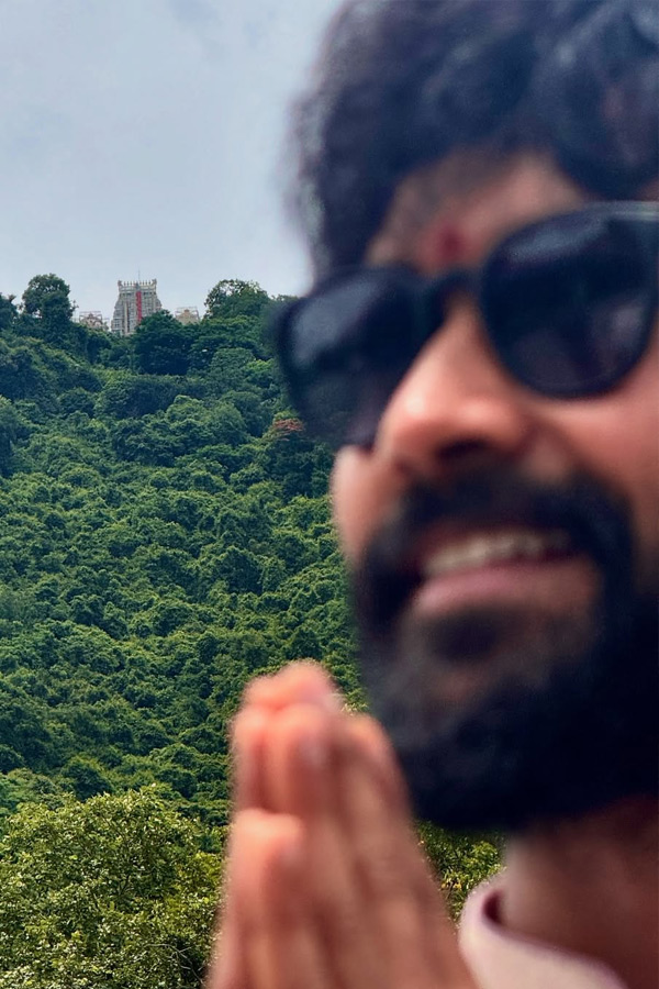 Bigg BOSS Fame Priyanka Jain And Shivakumar Visits Tirumala Photos10