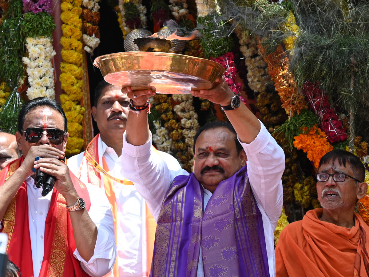 CM Revanth Reddy Pooja At Khairatabad Ganesh Photos16