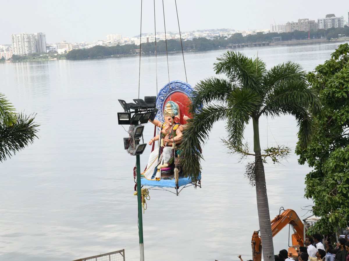 Ganesh Idol immersion At Hyderabad Photos17