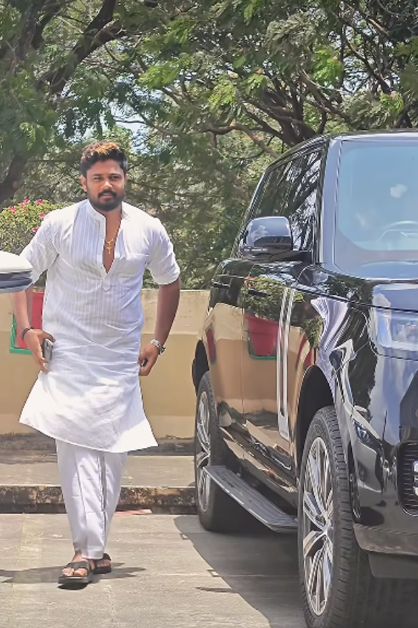 Sanju Samson celebrates Onam with wife Charulatha Photos8