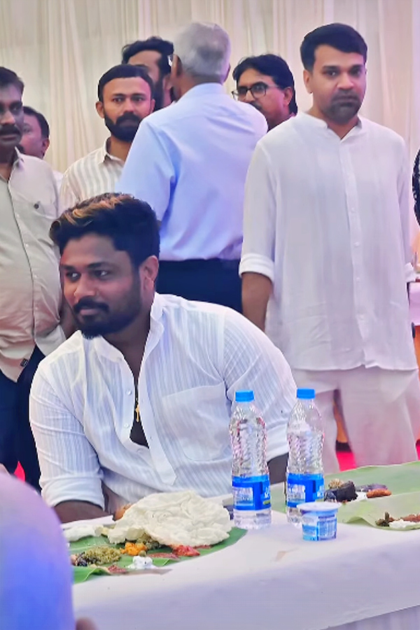 Sanju Samson celebrates Onam with wife Charulatha Photos10