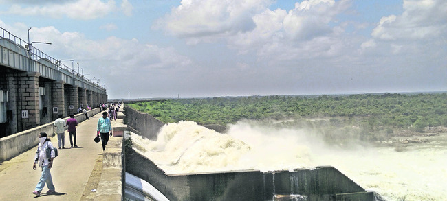 నిజాంసాగర్లోకి రికార్డు స్థాయి వరదలు1