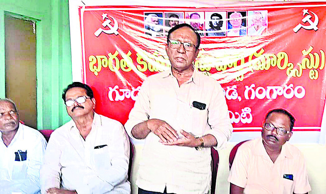 మక్కలతో మార్కెట్ కళకళ
1