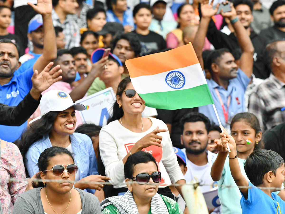 Vizag Crowd Cheers Team India in Thrilling ICC Womens World Cup 2025 Photos13