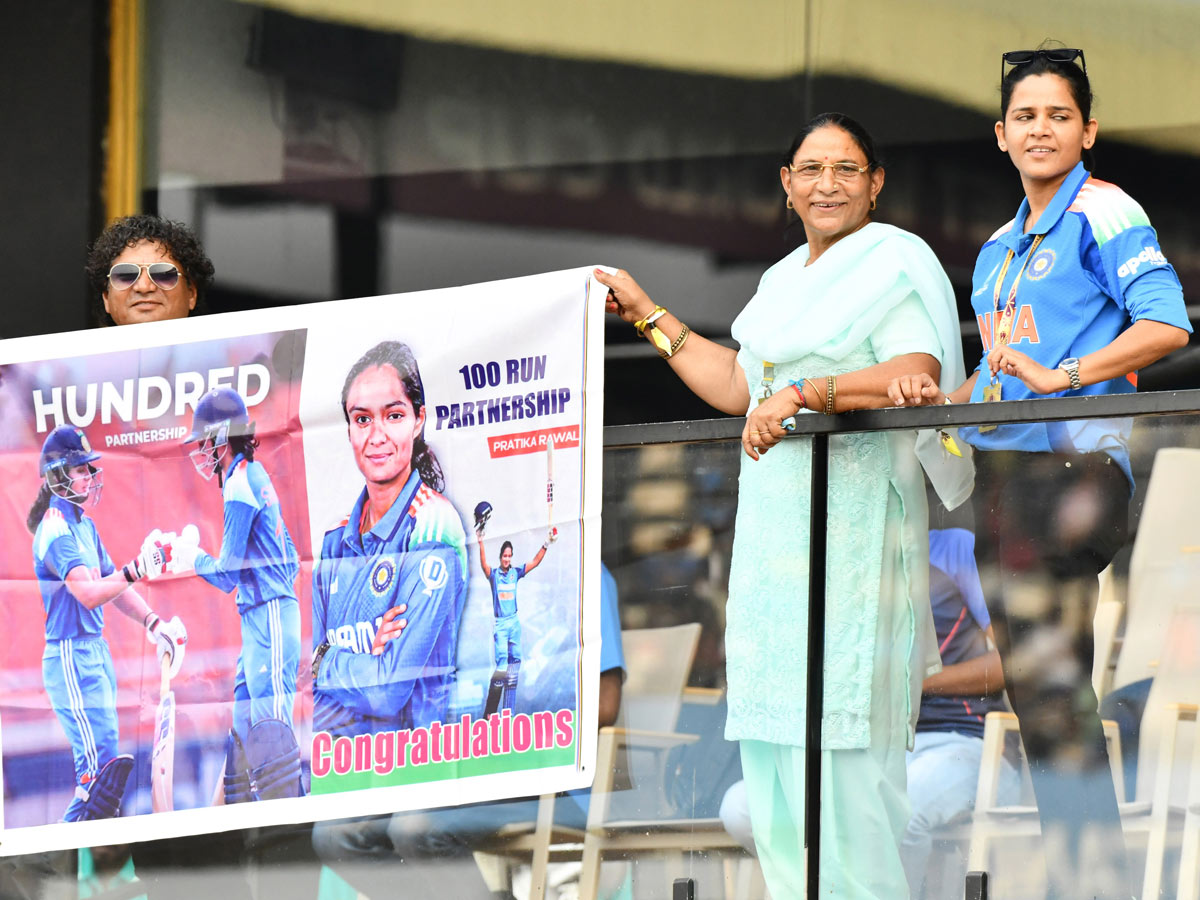Vizag Crowd Cheers Team India in Thrilling ICC Womens World Cup 2025 Photos14