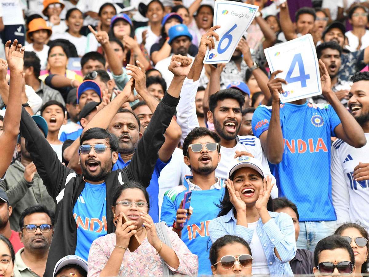 Vizag Crowd Cheers Team India in Thrilling ICC Womens World Cup 2025 Photos11