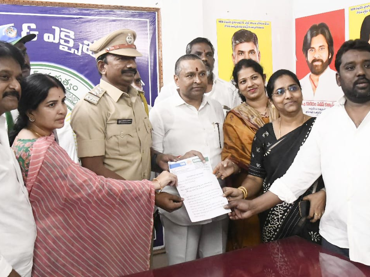 YSRCP flags statewide protests against Naravari Sarapalana7