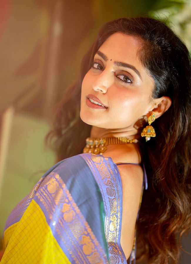 Coolie movie beauty reba monica john looks amazing in traditional saree photos2