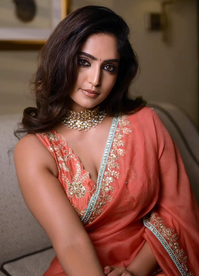 Coolie movie beauty reba monica john looks amazing in traditional saree photos12