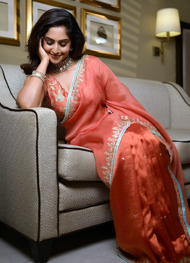 Coolie movie beauty reba monica john looks amazing in traditional saree photos13