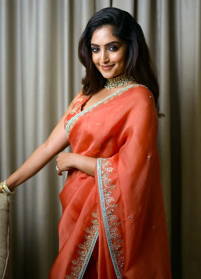 Coolie movie beauty reba monica john looks amazing in traditional saree photos14