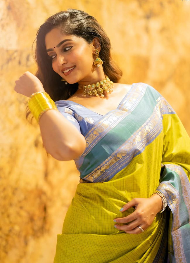 Coolie movie beauty reba monica john looks amazing in traditional saree photos3