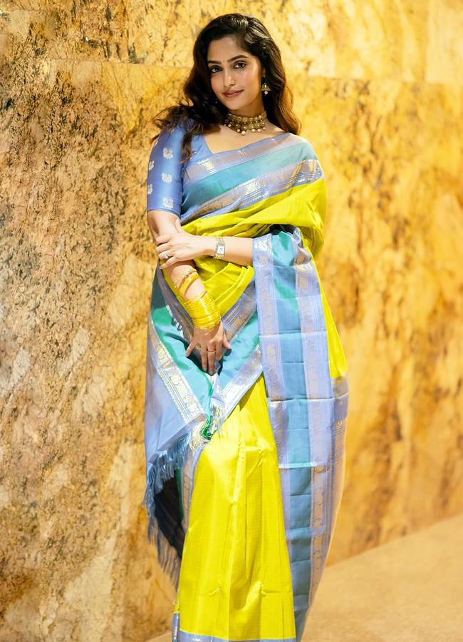 Coolie movie beauty reba monica john looks amazing in traditional saree photos7