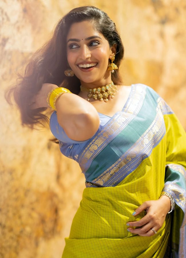 Coolie movie beauty reba monica john looks amazing in traditional saree photos9